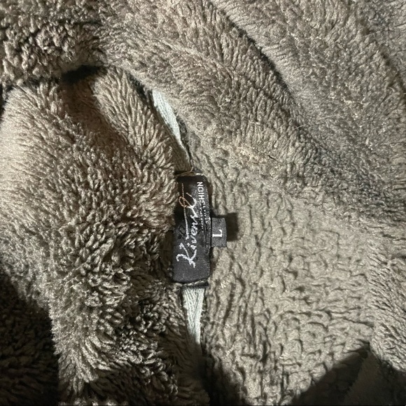 KIVENST HIGH FASHION Hoodie - Picture 2 of 2